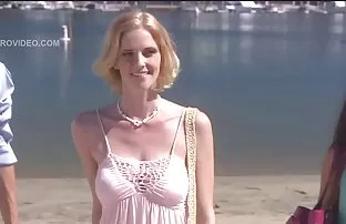 Die junge Karina nim ...