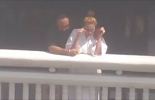 und dünnen Blondine