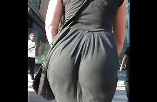 Mädchen in Turnschuh ...