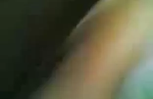 Brünette hat sich in ...
