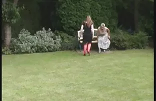 Mädchen sind in der  ...