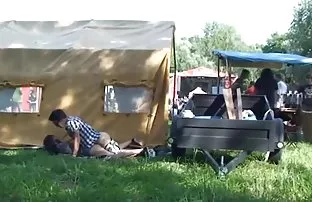 Der Mann kam auf die ...