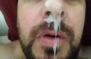 Leckt auf der Couch