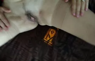 Petting Frau
