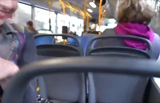 Das Mädchen nimmt di ...